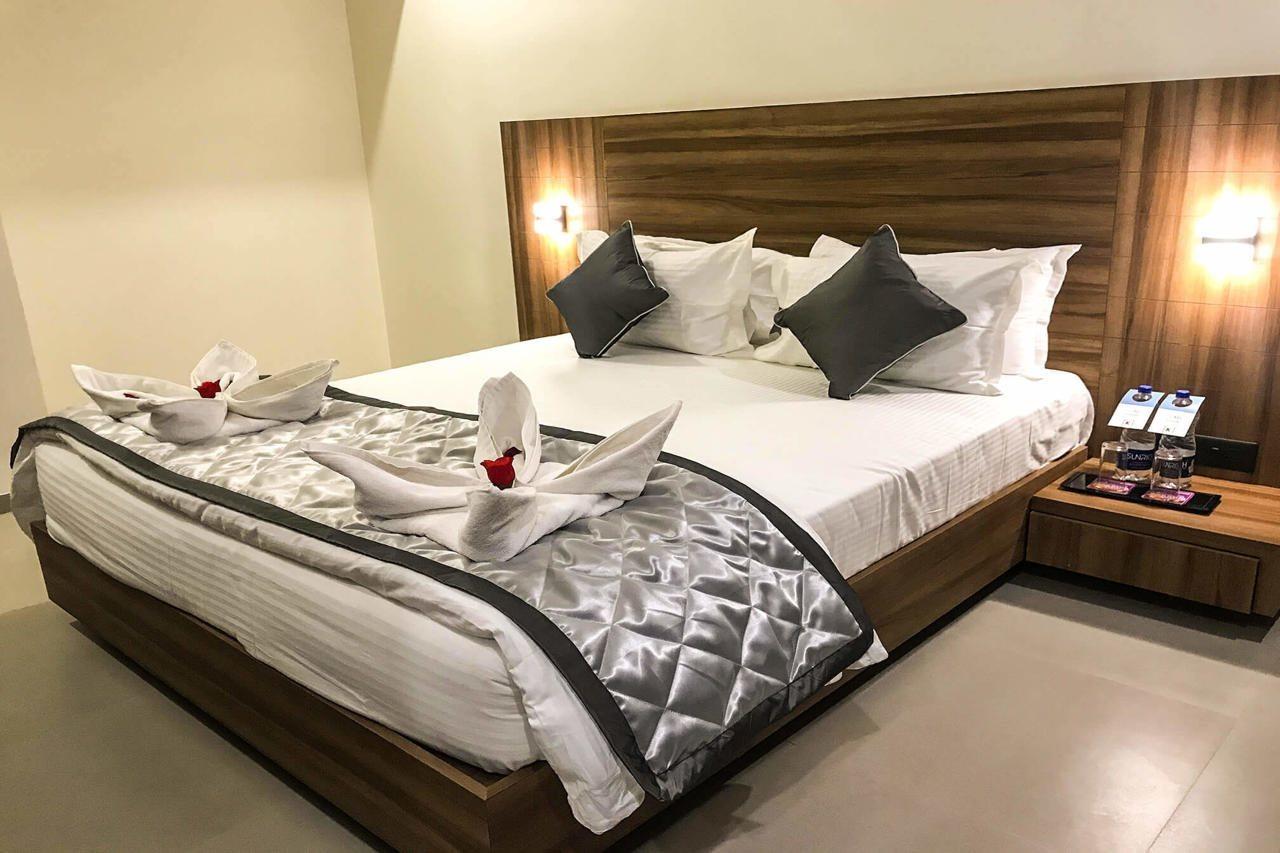 Kyriad Hotel Solapur By Othpl Eksteriør billede