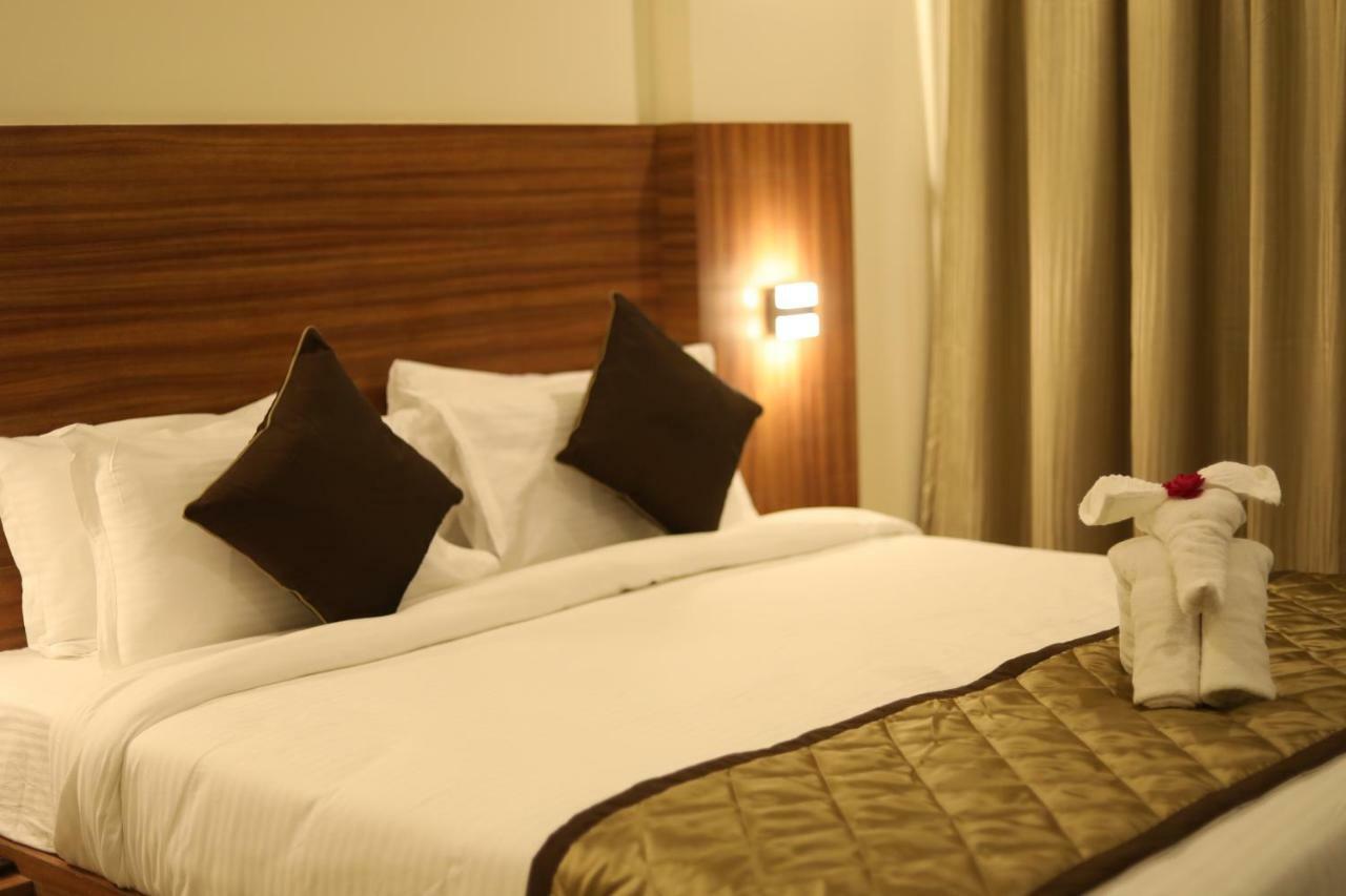 Kyriad Hotel Solapur By Othpl Eksteriør billede