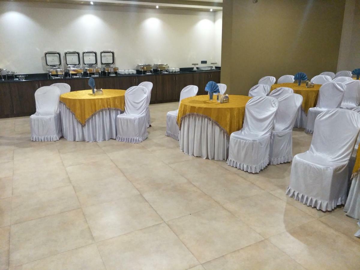 Kyriad Hotel Solapur By Othpl Eksteriør billede