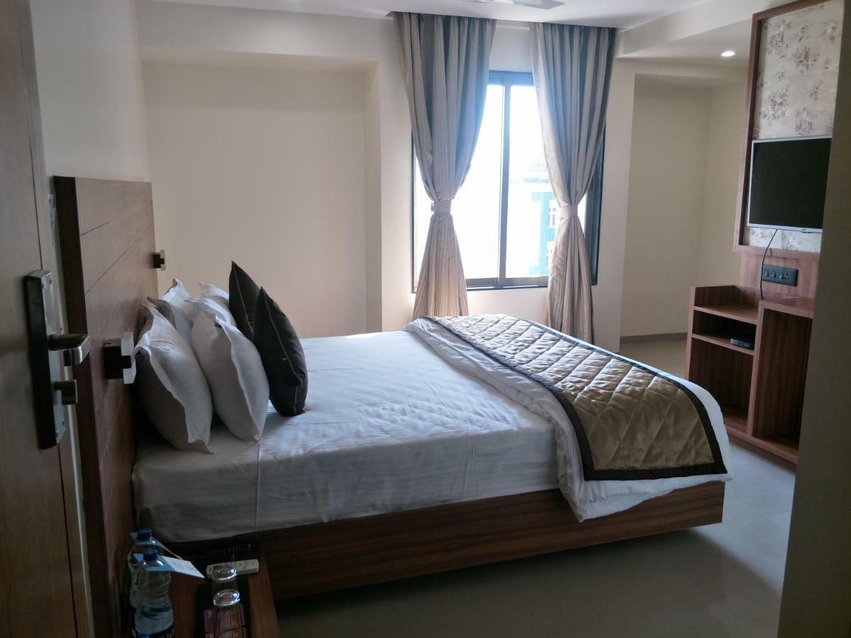 Kyriad Hotel Solapur By Othpl Eksteriør billede