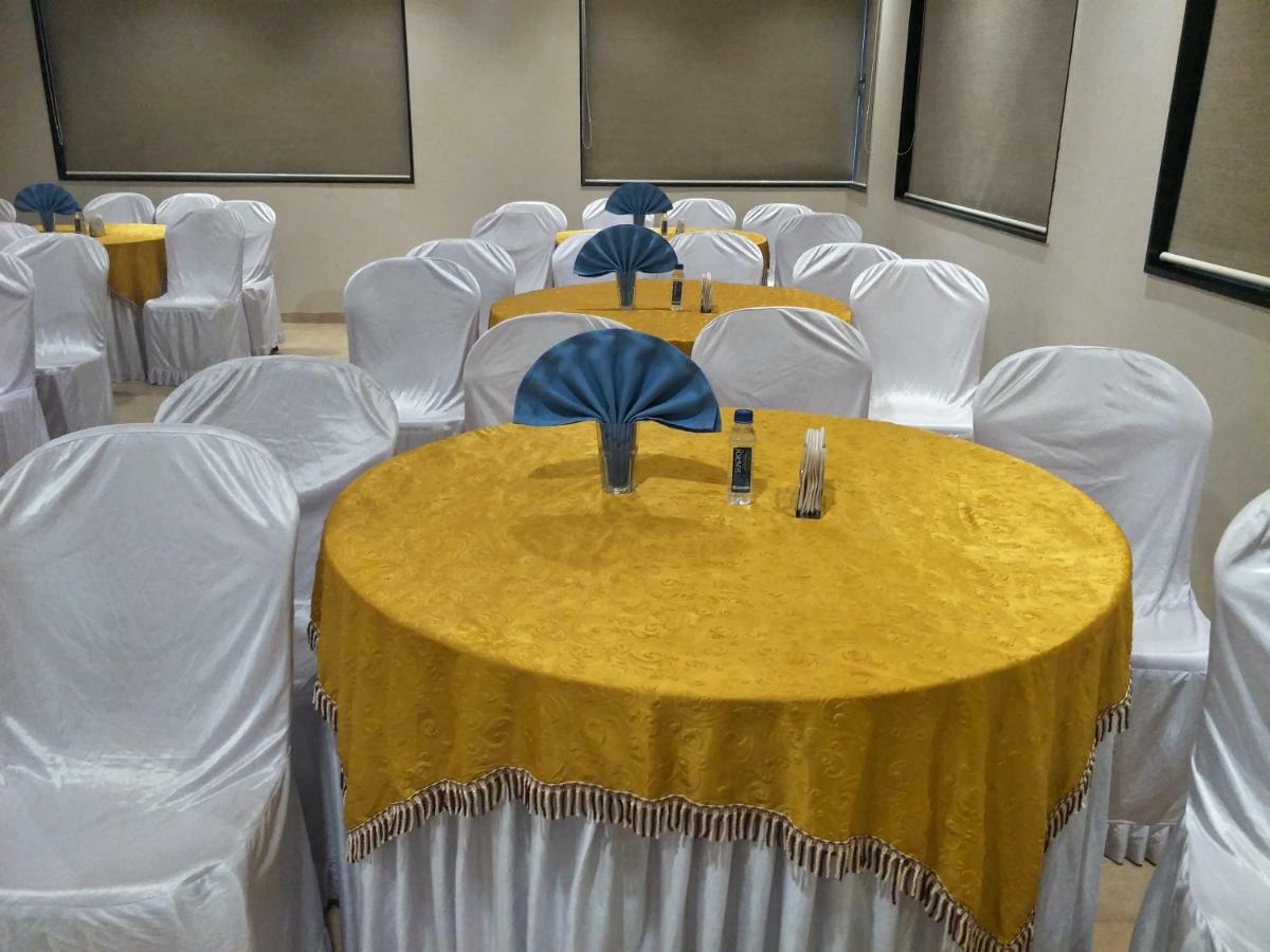 Kyriad Hotel Solapur By Othpl Eksteriør billede