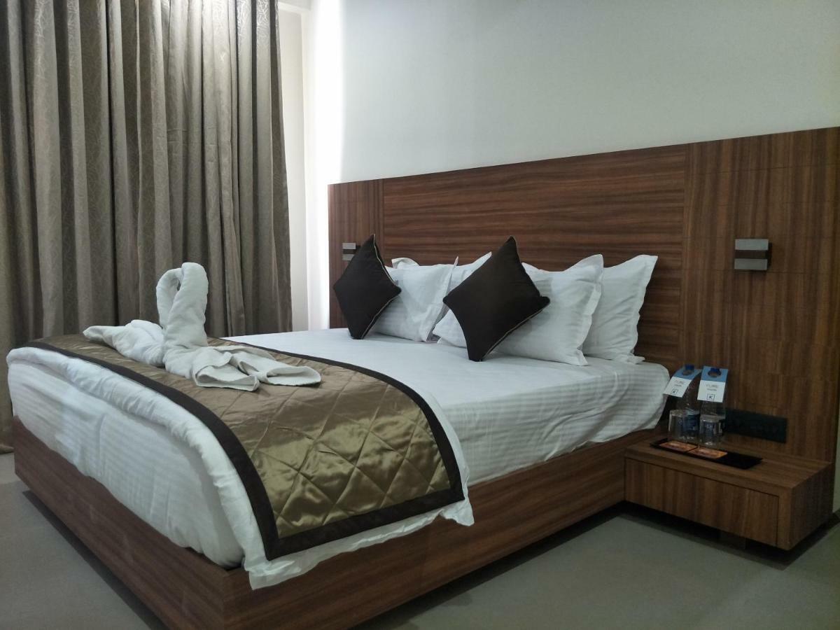 Kyriad Hotel Solapur By Othpl Eksteriør billede