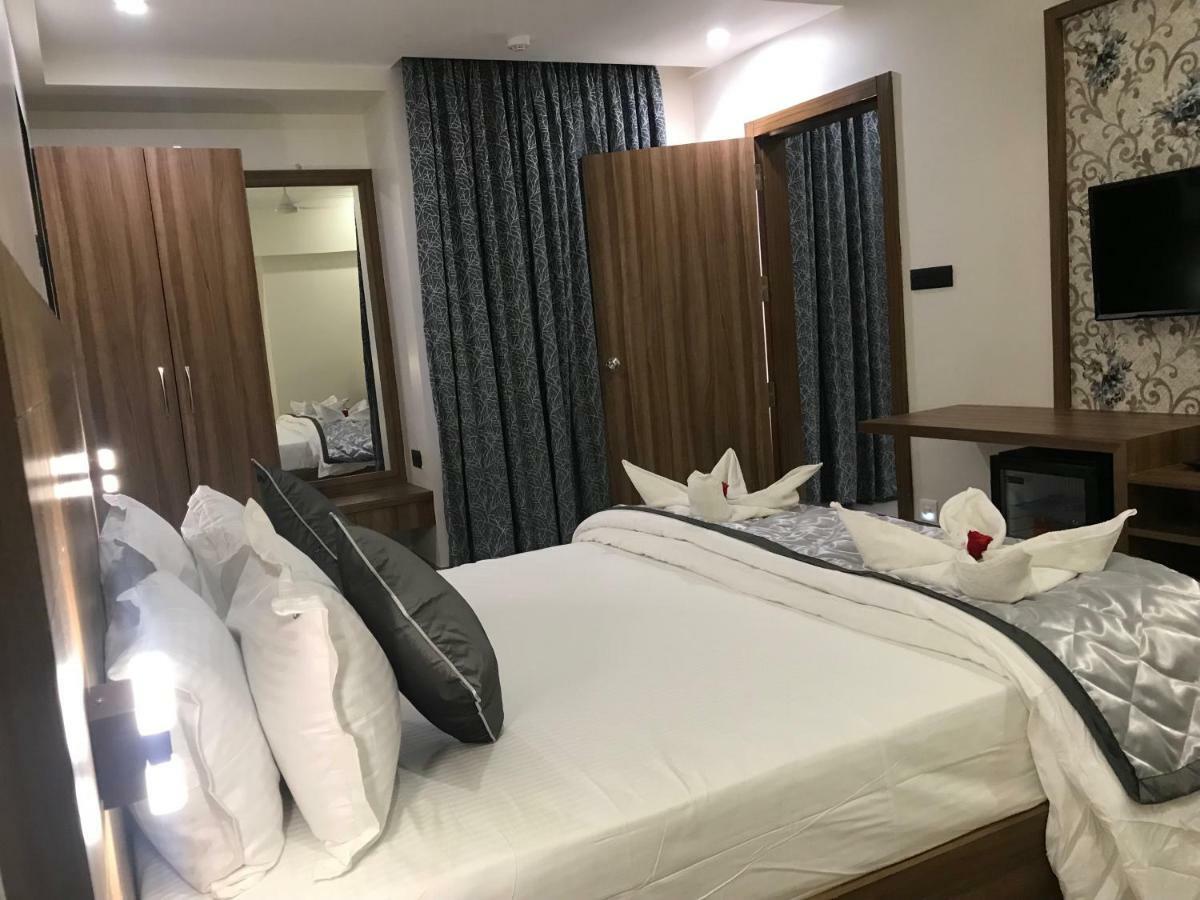 Kyriad Hotel Solapur By Othpl Eksteriør billede