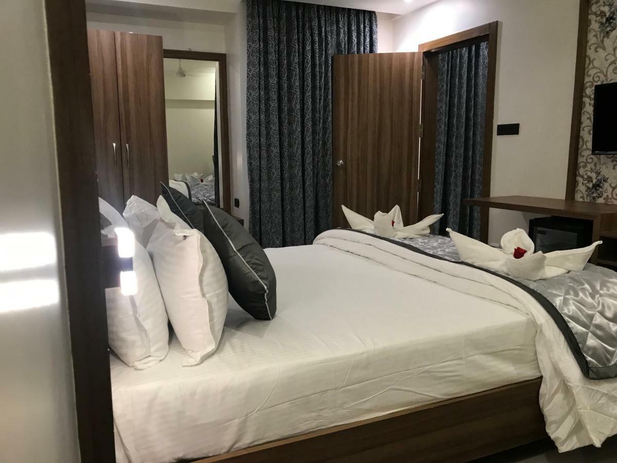 Kyriad Hotel Solapur By Othpl Eksteriør billede