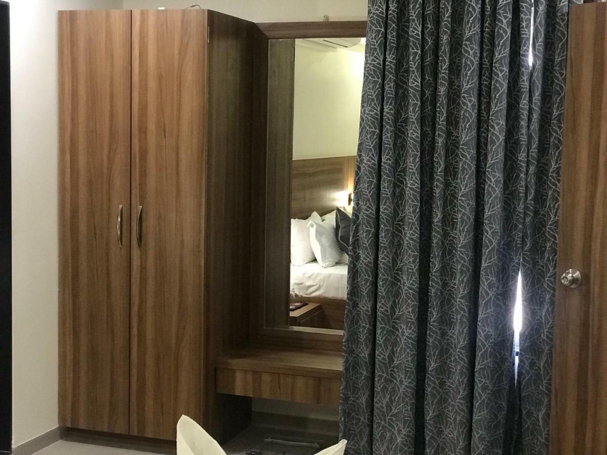 Kyriad Hotel Solapur By Othpl Eksteriør billede